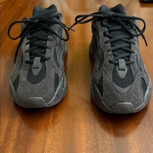 Yeezy Boost 700 V2 Vanta